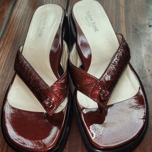 Taryn Rose Women's Shimmering Wine Red  Sandals Sz EU 41